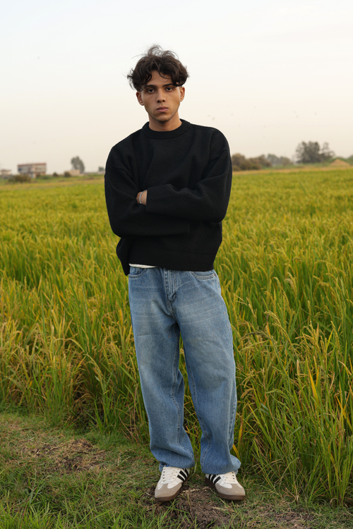 BLACK FUZZY SWEATER