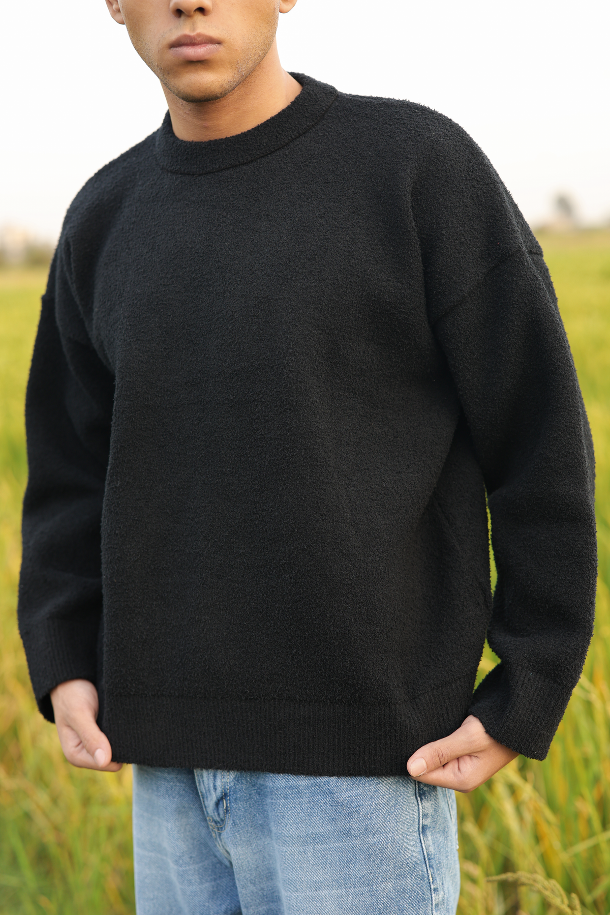 BLACK FUZZY SWEATER